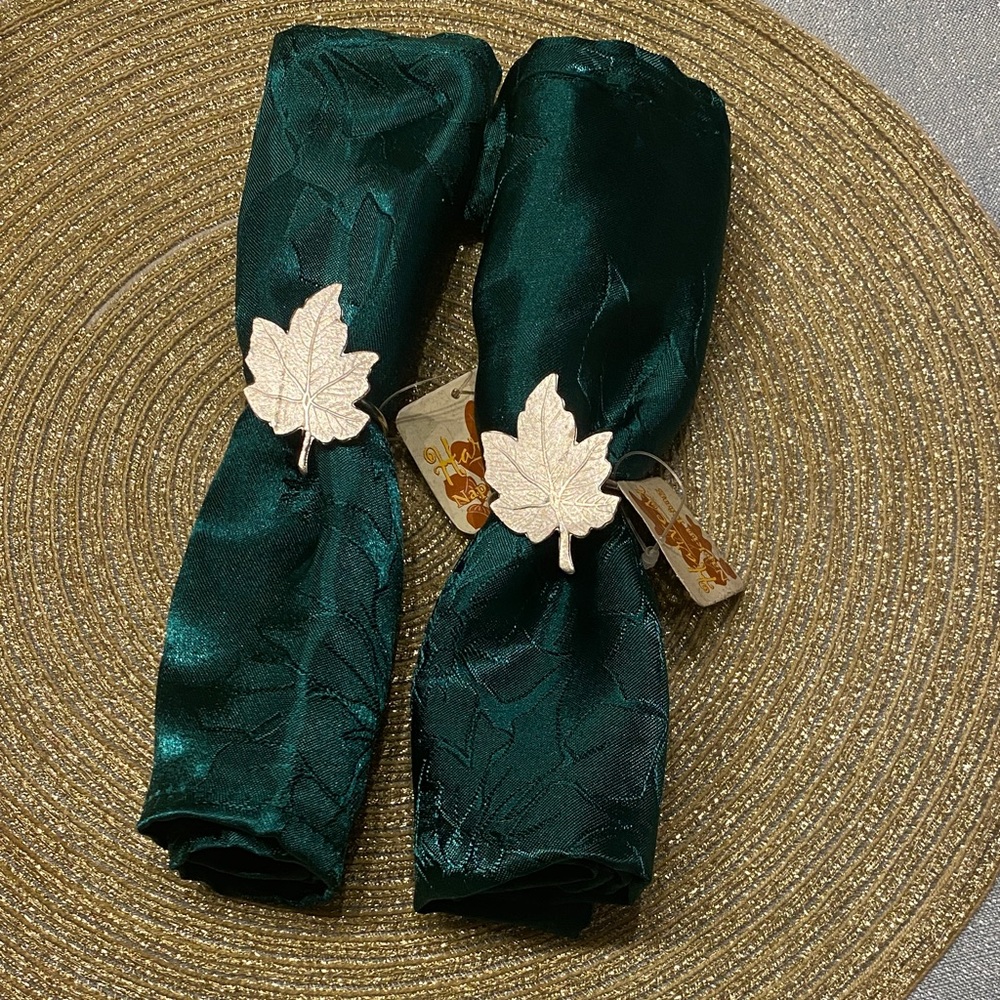 Set of 2 Elegant Green Leaf Napkins and Rings